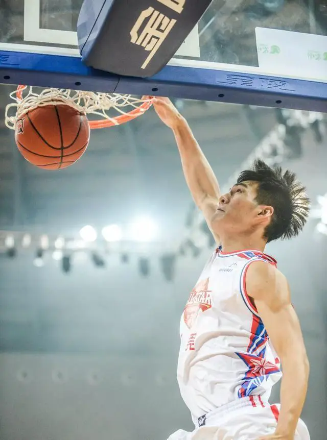 儿童篮球爱好者如何从小培养获奖能力_0